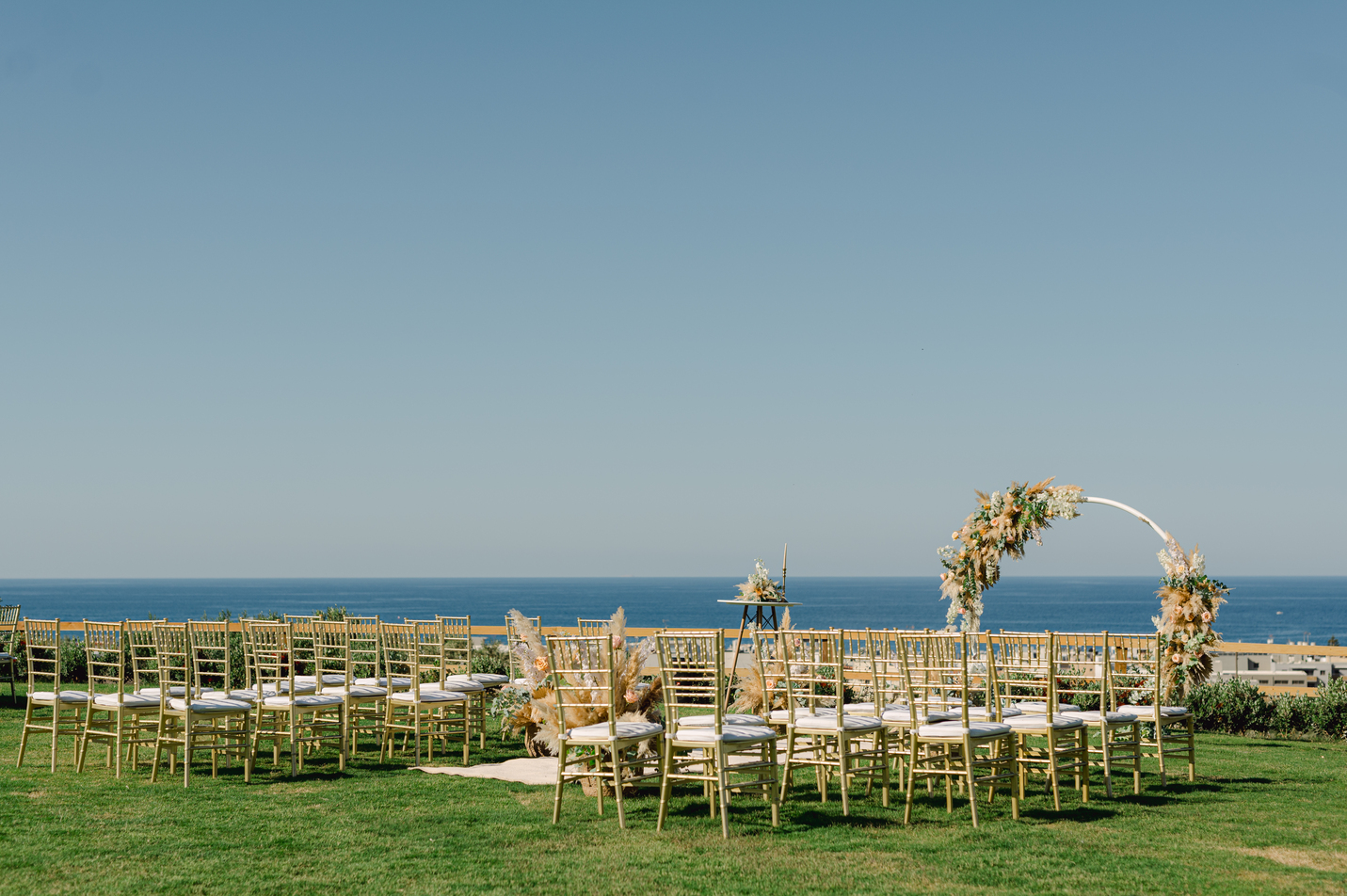 Image: http://www.bookyourweddingday.com/images/media/uploadfiles/Riza estate Crete_07.jpg